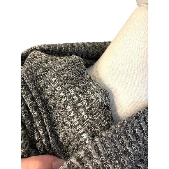 American Eagle Women’s Small Soft & Sexy Plush Oversized Turtleneck Sweater - Picture 4 of 7